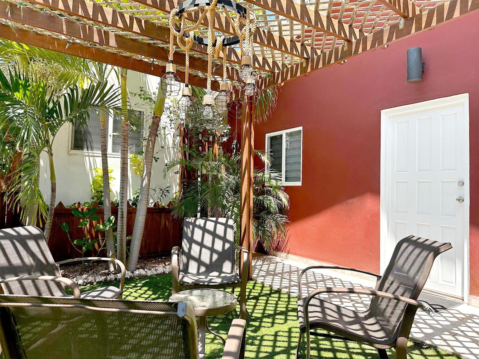 Ladybugs Apartments Palm Beach Exterior foto